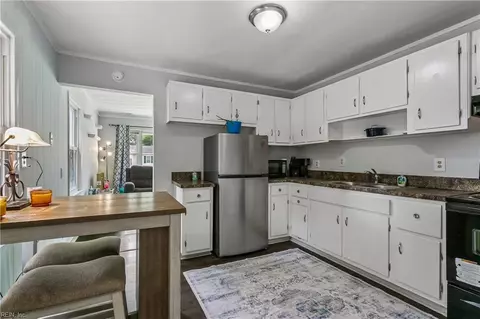 Kitchen - 129 Peachtree Ln, Hampton, VA 23669 photo 2 of 5