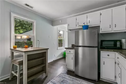 Kitchen - 129 Peachtree Ln, Hampton, VA 23669 photo 4 of 5