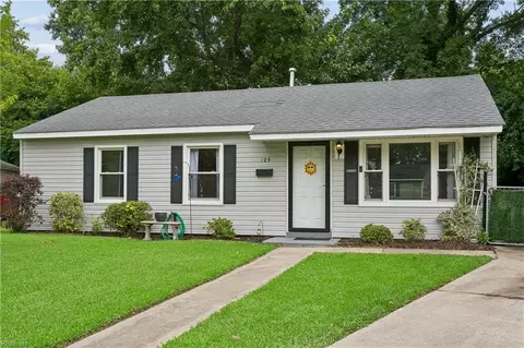 Exterior - 129 Peachtree Ln, Hampton, VA 23669 photo 5 of 10