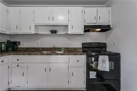 Kitchen - 129 Peachtree Ln, Hampton, VA 23669 photo 3 of 5