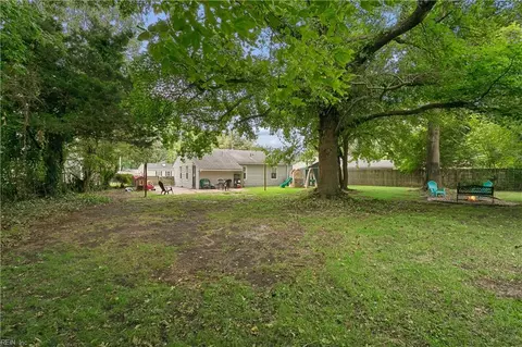 Exterior - 129 Peachtree Ln, Hampton, VA 23669 photo 7 of 10