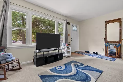 Living - 101 Priest Ct, Hampton, VA 23669 photo 2 of 2
