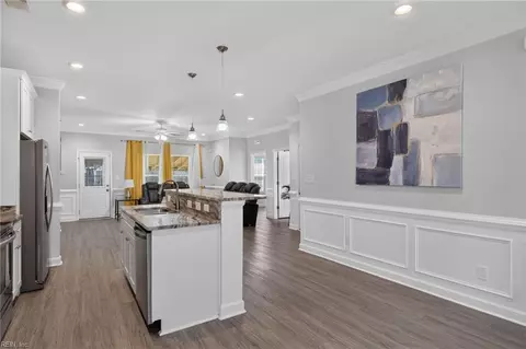Entry Way - 3904 Shell Rd, Hampton, VA 23669 photo 3 of 7