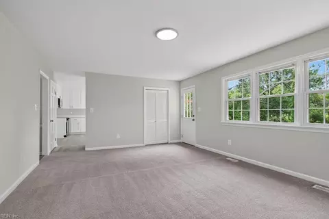 Living - 403 Dunham Massie Dr, Hampton, VA 23669 photo 2 of 4