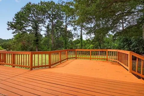 Exterior - 403 Dunham Massie Dr, Hampton, VA 23669 photo 8 of 11