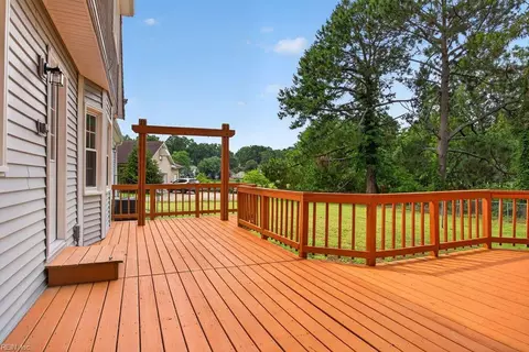 Exterior - 403 Dunham Massie Dr, Hampton, VA 23669 photo 9 of 11