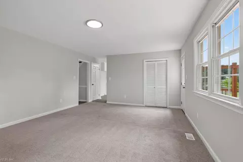 Living - 403 Dunham Massie Dr, Hampton, VA 23669 photo 3 of 4