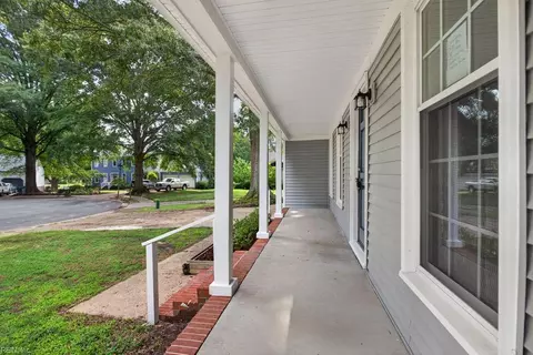 Exterior - 403 Dunham Massie Dr, Hampton, VA 23669 photo 10 of 11