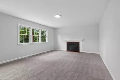 Living - 403 Dunham Massie Dr, Hampton, VA 23669 photo 1 of 4