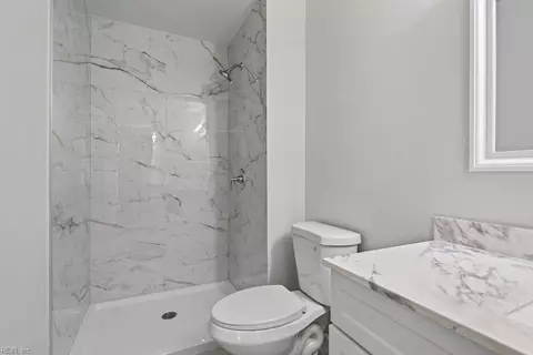 Bath - 403 Dunham Massie Dr, Hampton, VA 23669 photo 2 of 4