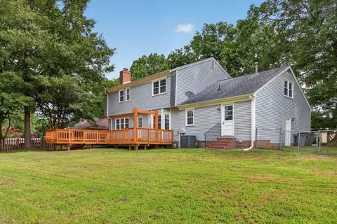Exterior - 403 Dunham Massie Dr, Hampton, VA 23669 photo 2 of 11