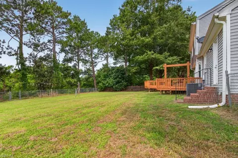 Exterior - 403 Dunham Massie Dr, Hampton, VA 23669 photo 6 of 11