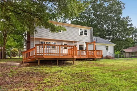 Exterior - 403 Dunham Massie Dr, Hampton, VA 23669 photo 7 of 11