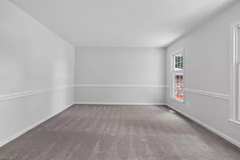 Living - 403 Dunham Massie Dr, Hampton, VA 23669 photo 4 of 4