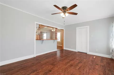 Living - 342 Darby Ave, Hampton, VA 23663 photo 5 of 8