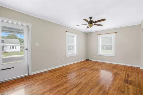 Living - 342 Darby Ave, Hampton, VA 23663 photo 8 of 8