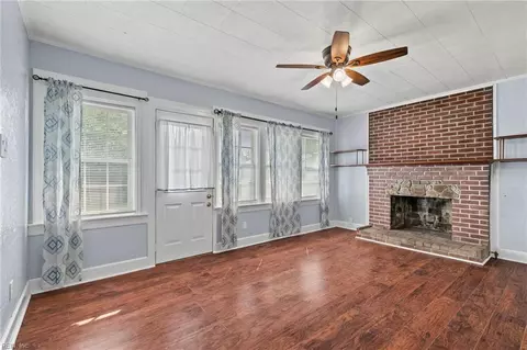Living - 342 Darby Ave, Hampton, VA 23663 photo 2 of 8