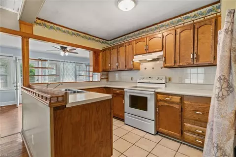 Kitchen - 342 Darby Ave, Hampton, VA 23663 photo 2 of 3