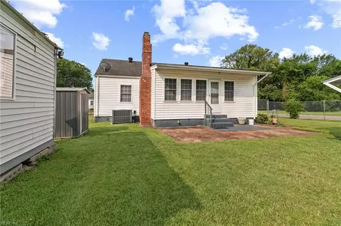 Exterior - 342 Darby Ave, Hampton, VA 23663 photo 4 of 7