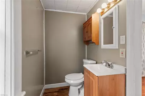 Bath - 342 Darby Ave, Hampton, VA 23663 photo 2 of 2