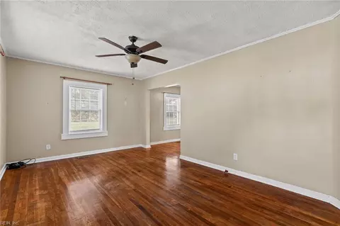 Living - 342 Darby Ave, Hampton, VA 23663 photo 1 of 8