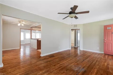 Living - 342 Darby Ave, Hampton, VA 23663 photo 7 of 8