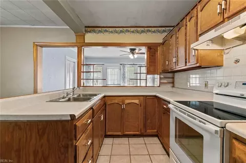 Kitchen - 342 Darby Ave, Hampton, VA 23663 photo 3 of 3