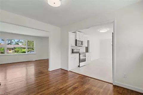 Living - 319 Pasture Ln, Hampton, VA 23663 photo 5 of 6