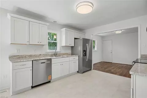 Kitchen - 319 Pasture Ln, Hampton, VA 23663 photo 3 of 3