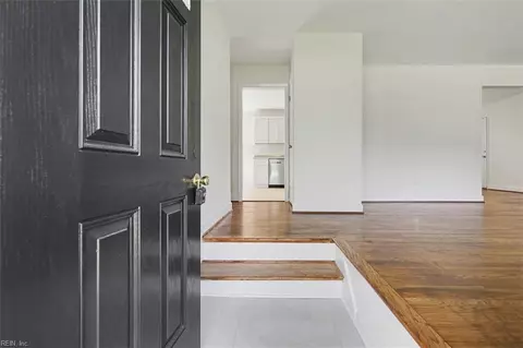 Entry Way - 319 Pasture Ln, Hampton, VA 23663 photo 1 of 2