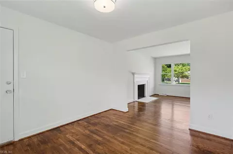Living - 319 Pasture Ln, Hampton, VA 23663 photo 6 of 6