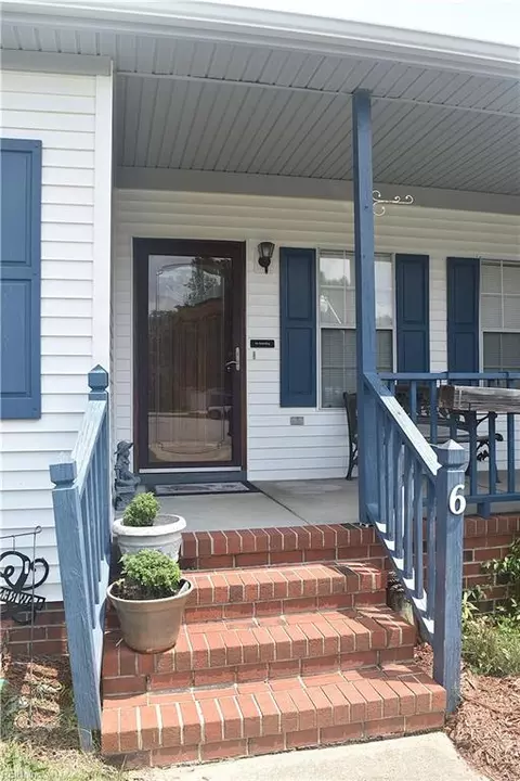 Exterior - 6 Bounty Cir, Hampton, VA 23669 photo 3 of 6