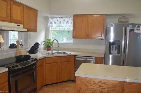 Kitchen - 6 Bounty Cir, Hampton, VA 23669 photo 1 of 2