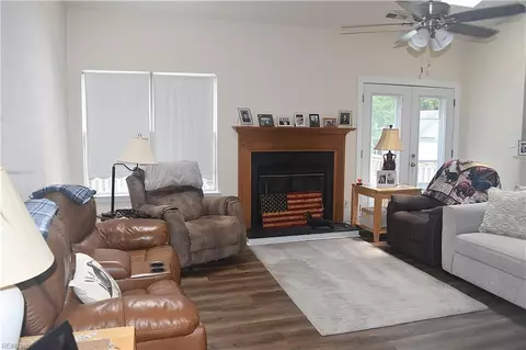 Living - 6 Bounty Cir, Hampton, VA 23669 photo 1 of 2