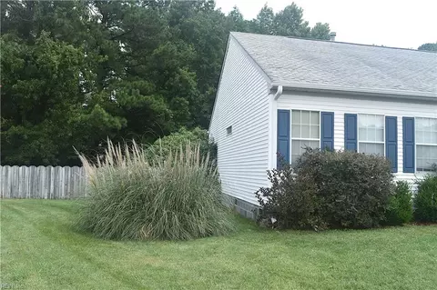Exterior - 6 Bounty Cir, Hampton, VA 23669 photo 4 of 6