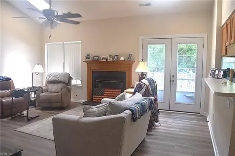 Living - 6 Bounty Cir, Hampton, VA 23669 photo 2 of 2