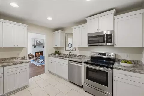 Kitchen - 7740 Waters Edge Ln, Gloucester Point, VA 23062 photo 2 of 5