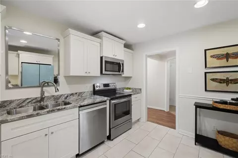 Kitchen - 7740 Waters Edge Ln, Gloucester Point, VA 23062 photo 3 of 5