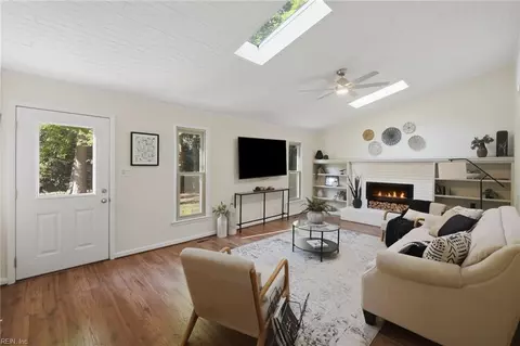 Living - 7740 Waters Edge Ln, Gloucester Point, VA 23062 photo 2 of 4