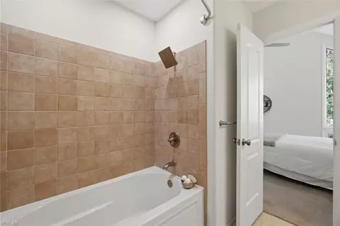 Bath - 7740 Waters Edge Ln, Gloucester Point, VA 23062 photo 2 of 3