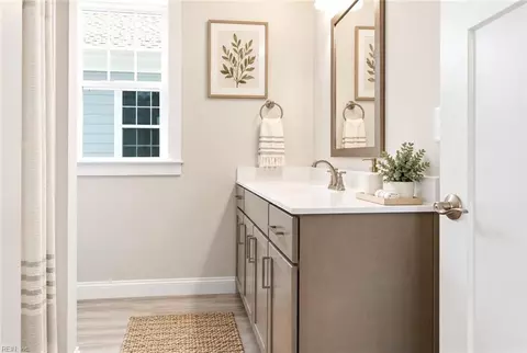 Entry Way - 3123 E Ocean View Ave, Norfolk, VA 23518 photo 2 of 4