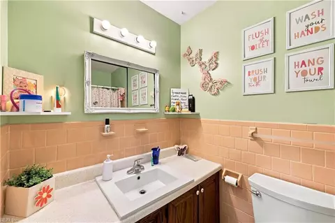 Bath - 2953 E Point Dr, Chesapeake, VA 23321 photo 2 of 2