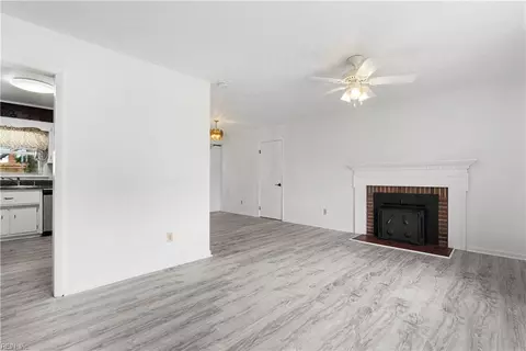 Living - 85 Tide Mill Ln, Hampton, VA 23666 photo 1 of 5