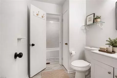 Bath - 85 Tide Mill Ln, Hampton, VA 23666 photo 1 of 7