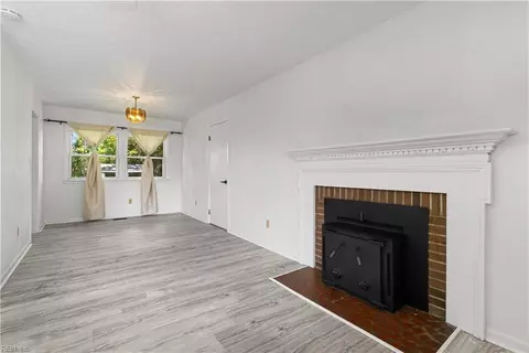 Living - 85 Tide Mill Ln, Hampton, VA 23666 photo 5 of 5