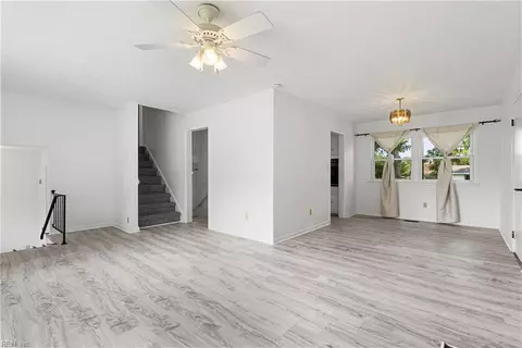 Living - 85 Tide Mill Ln, Hampton, VA 23666 photo 2 of 5