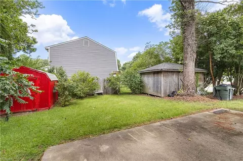 Exterior - 13 Royston Dr, Hampton, VA 23669 photo 4 of 6