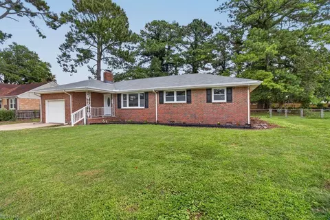 105 Cottonwood Ln, Chesapeake, VA 23320