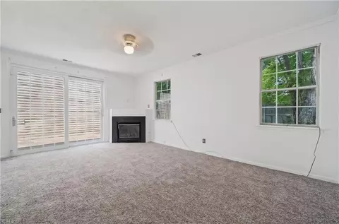 Living - 25 Lavender Trce, Hampton, VA 23663 photo 2 of 3