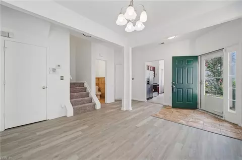 Entry Way - 25 Lavender Trce, Hampton, VA 23663 photo 1 of 4
